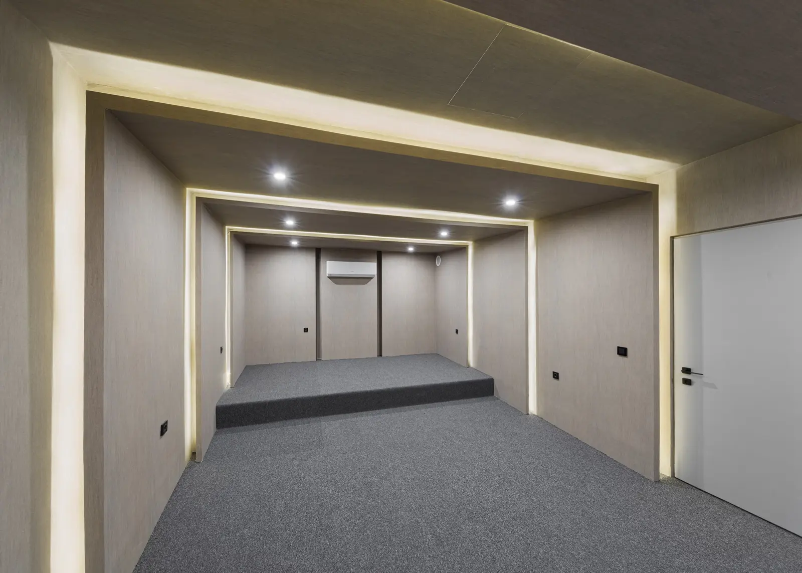Home cinema with a cove of light