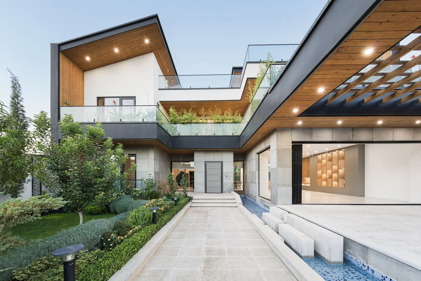Entrance path through the garden