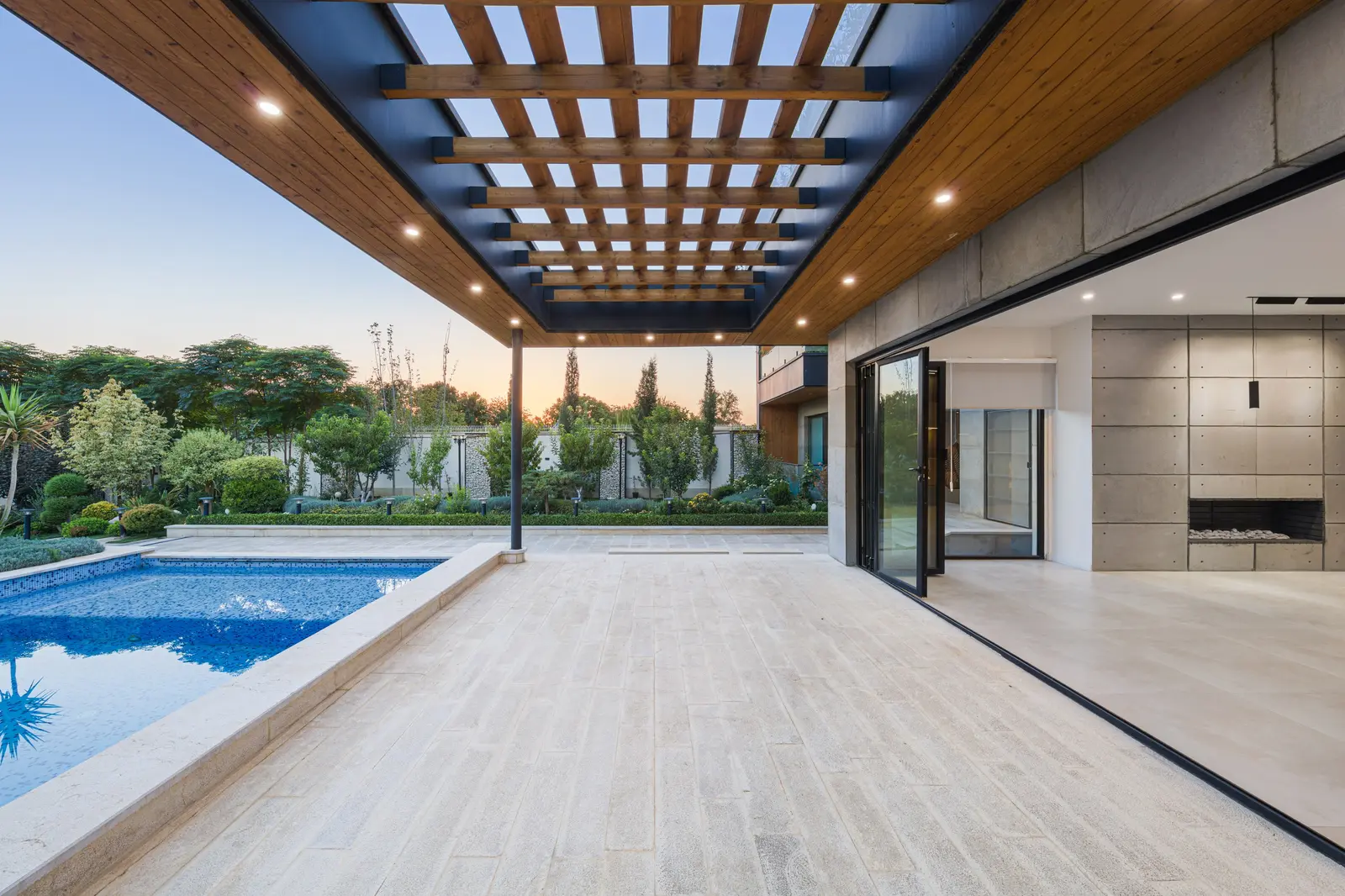 Covered terrace beside the pool