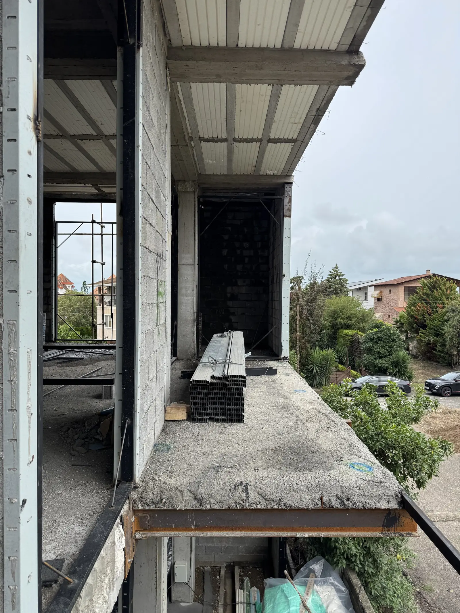 Cantilevered slab during construction