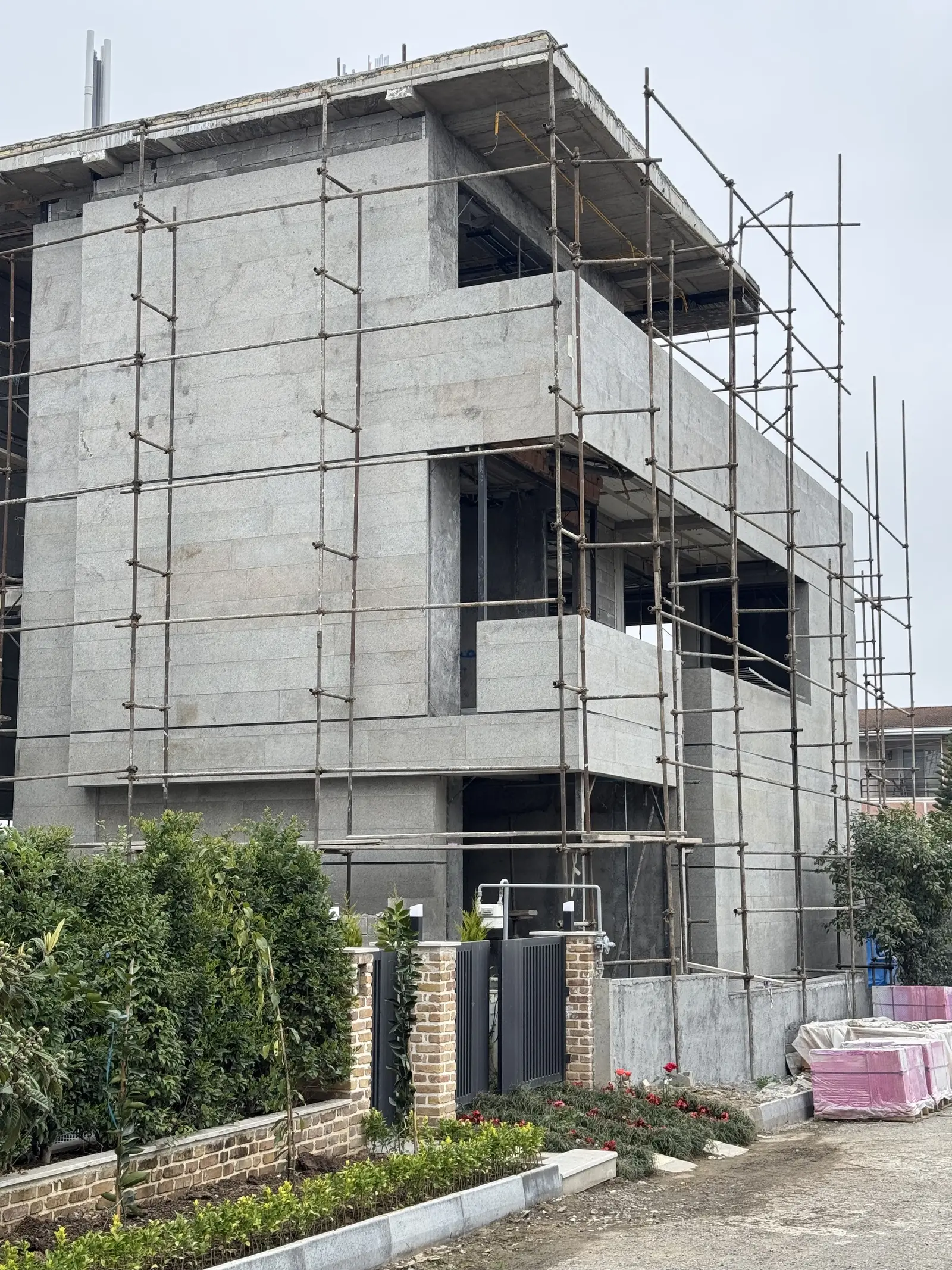 The projecting volume during construction