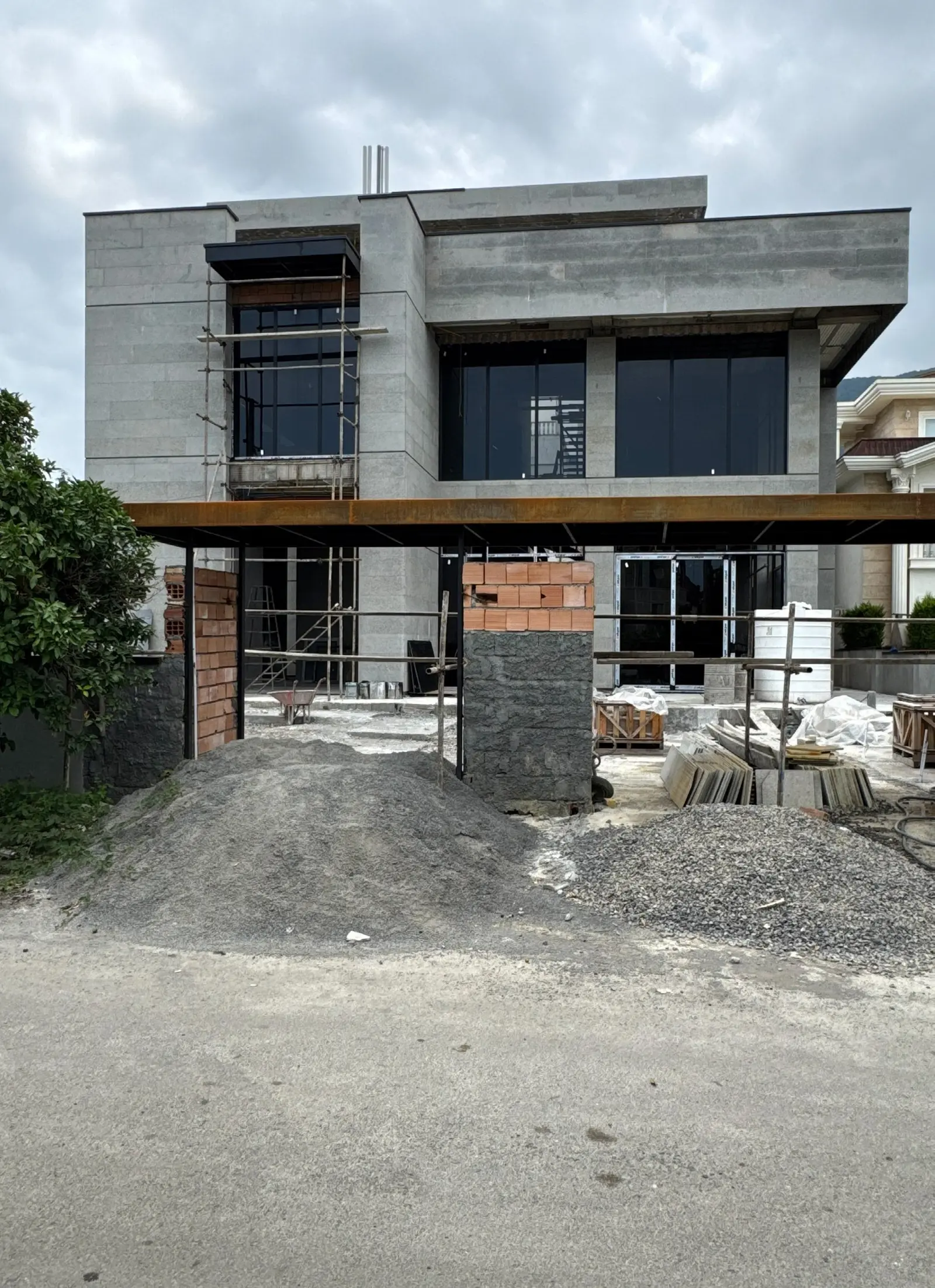 The suspended structure when the project was handed over